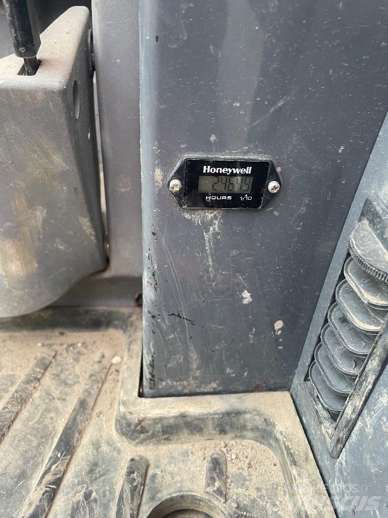 Takeuchi TB 235 Мини екскаватори < 7 т