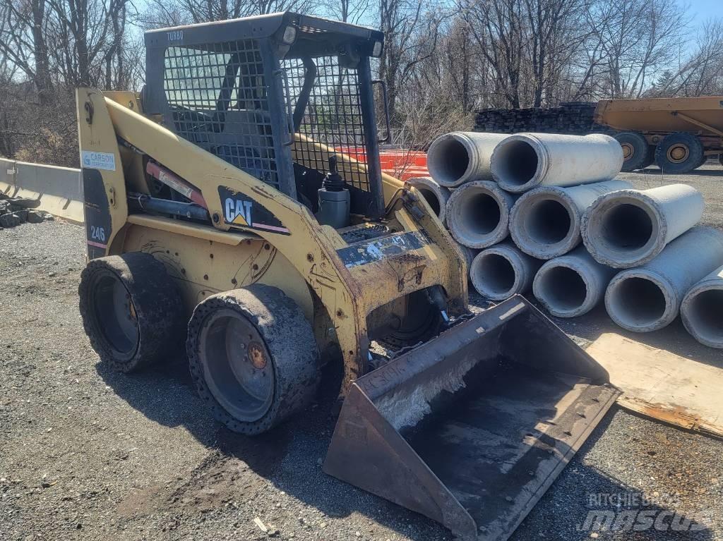 CAT 246 Мини товарачи
