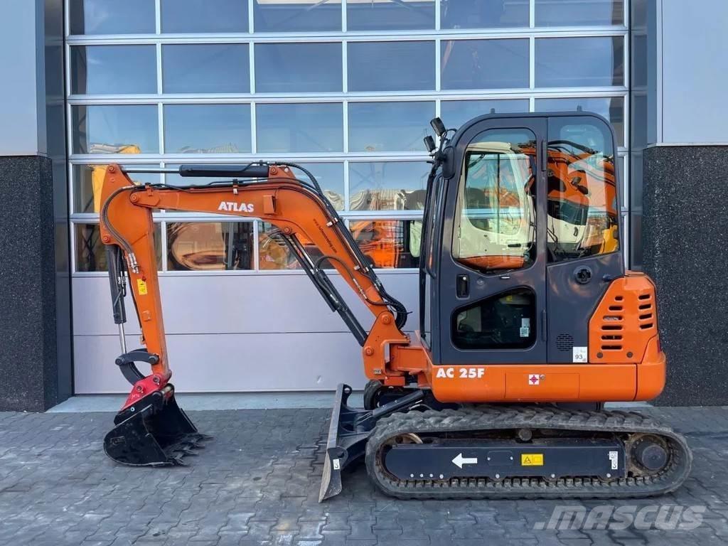 Atlas AC25F Мини екскаватори < 7 т