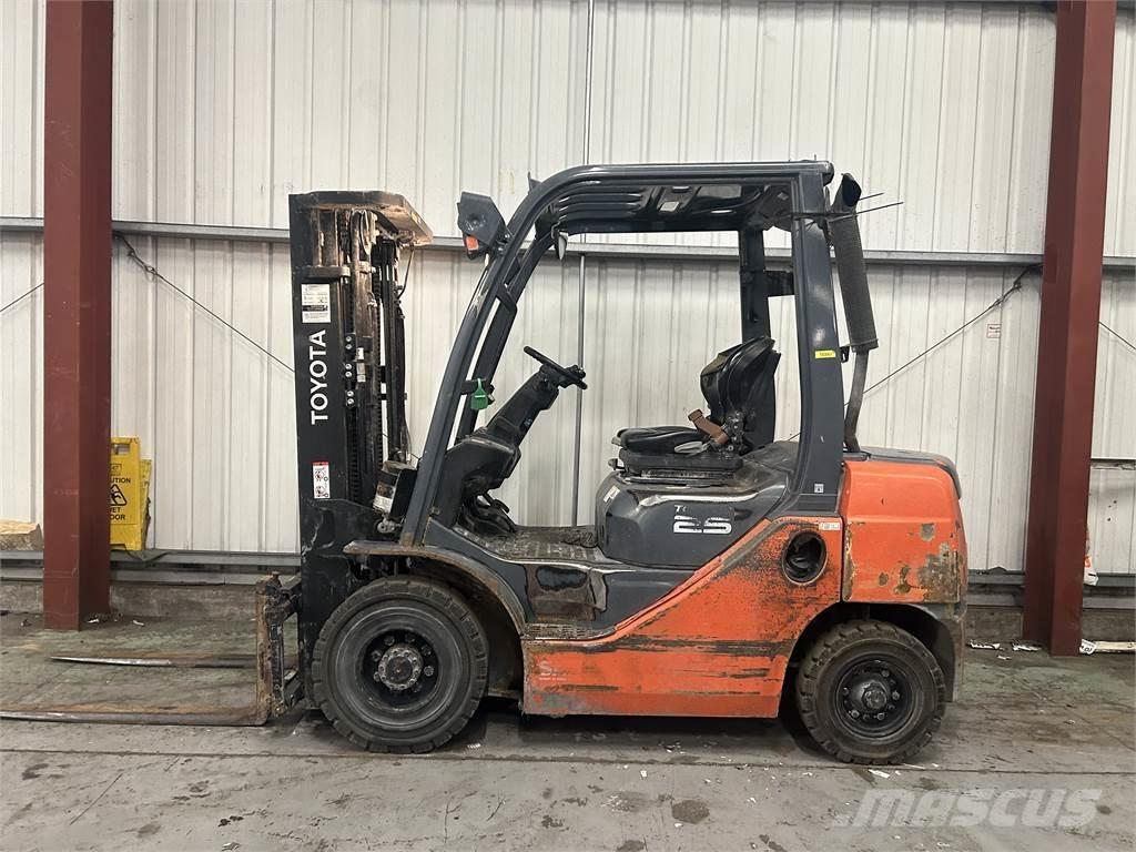 Toyota 02-8FDF25 Дизелови камиони