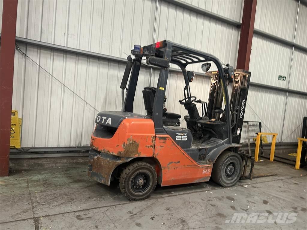 Toyota 02-8FDF25 Дизелови камиони