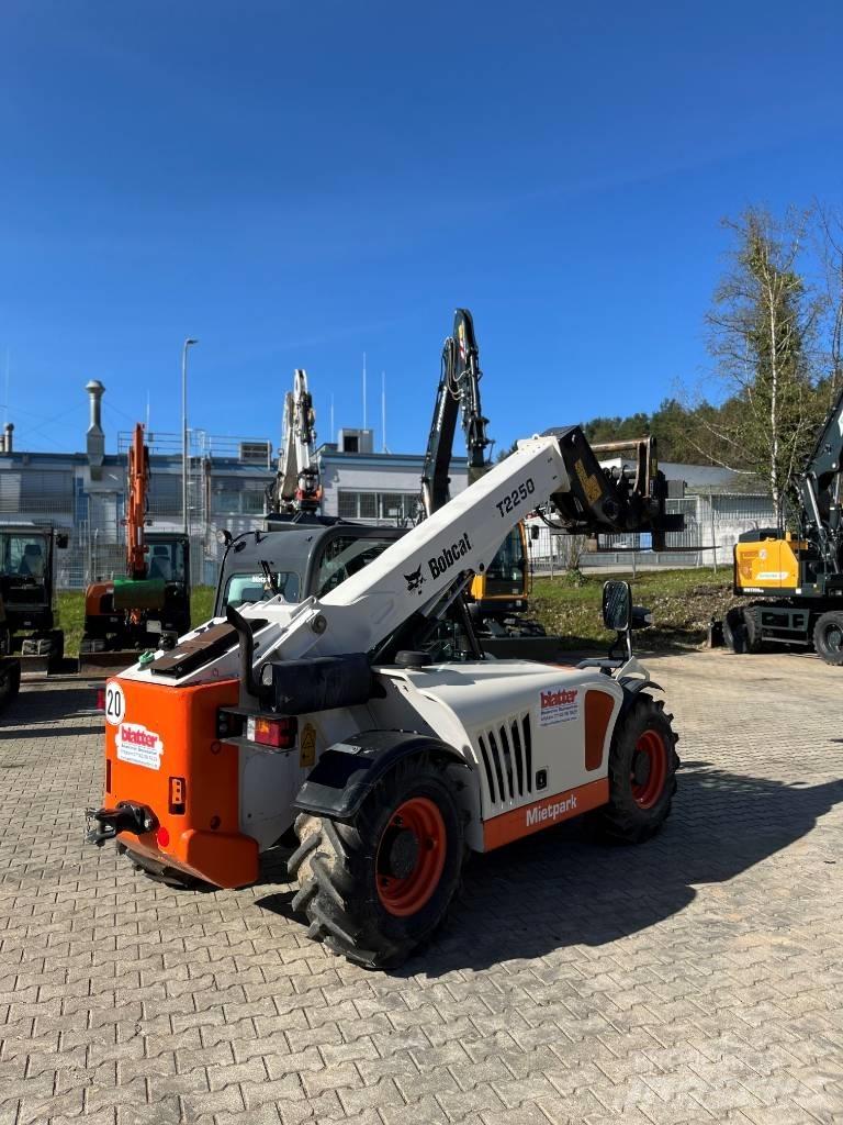 Bobcat T 2250 Телескопични товарачи