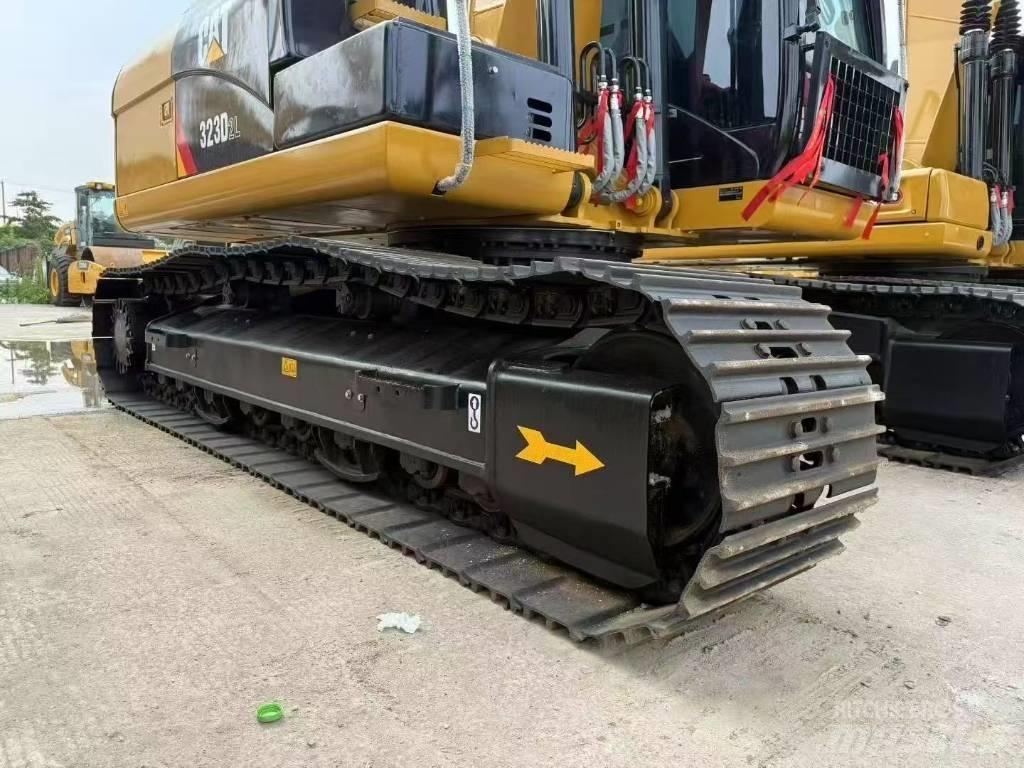 CAT 323D2L Верижен екскаватор