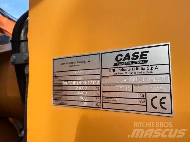 CASE 921F Колесни товарачи
