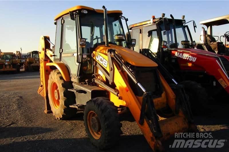 JCB 3DX Товарач със заден ексватор