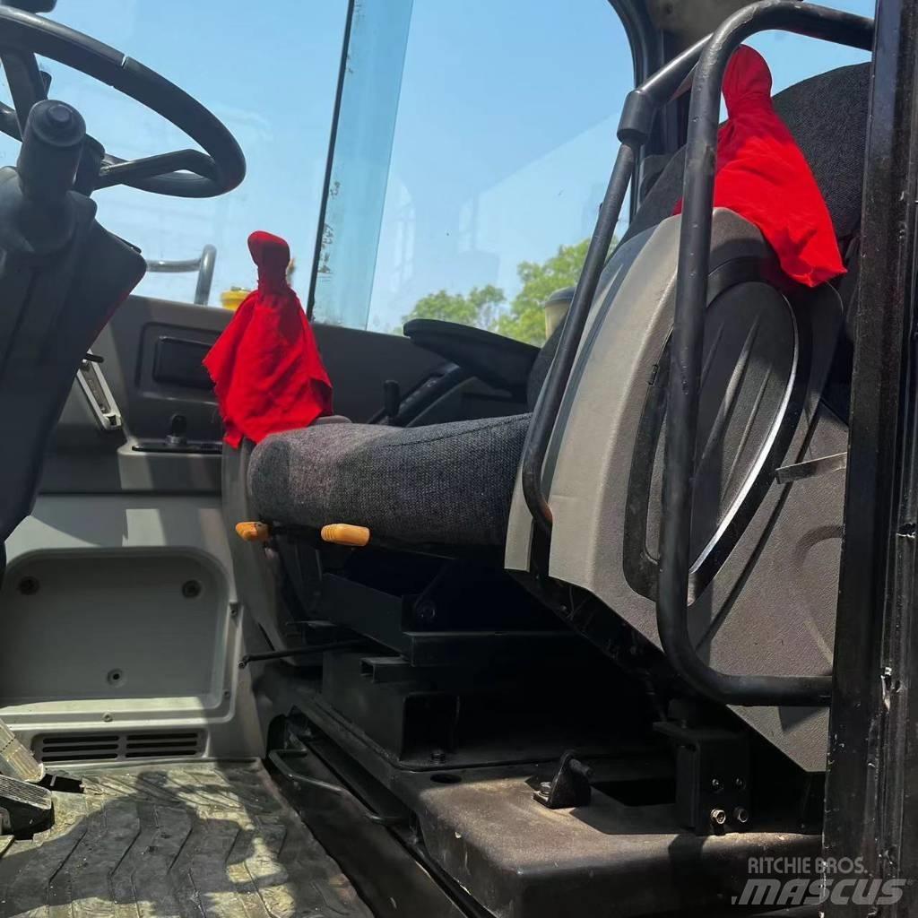 Hyundai R60W-7 Колесни екскаватори