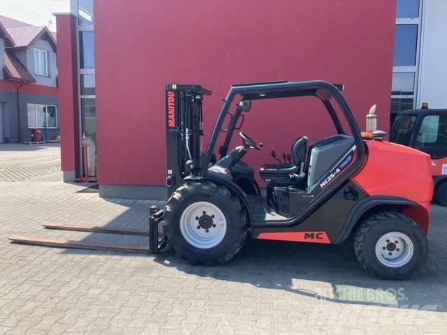 Manitou MC 25 Камиони за херавни местности
