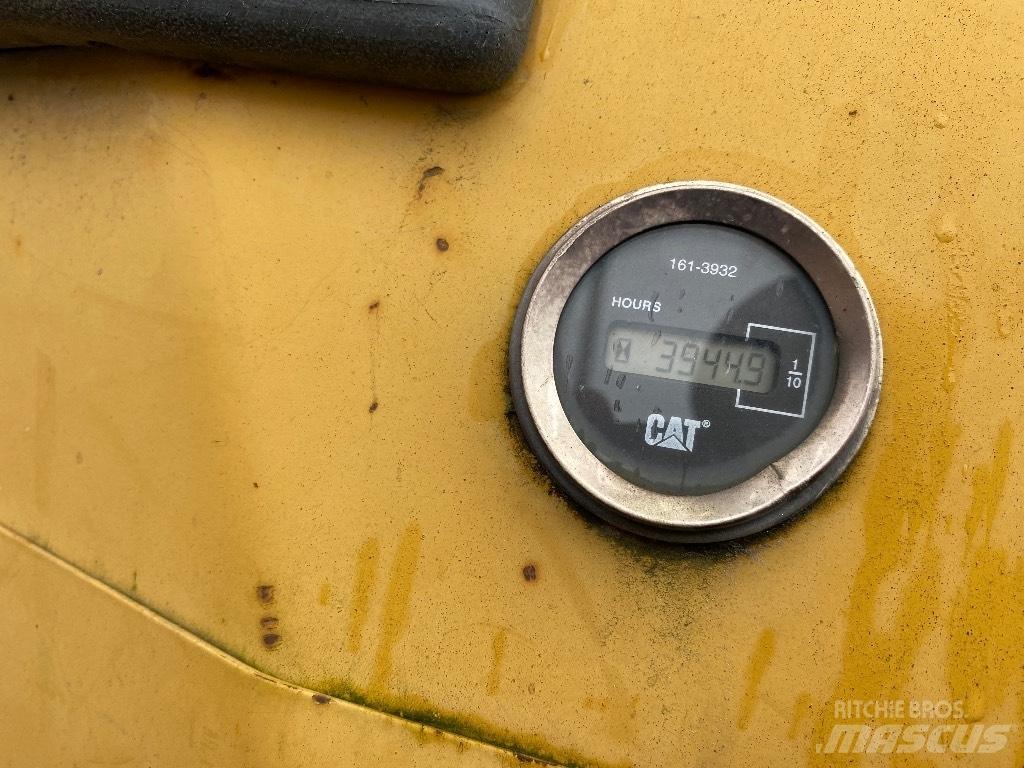 CAT D5G XL Верижни булдозери
