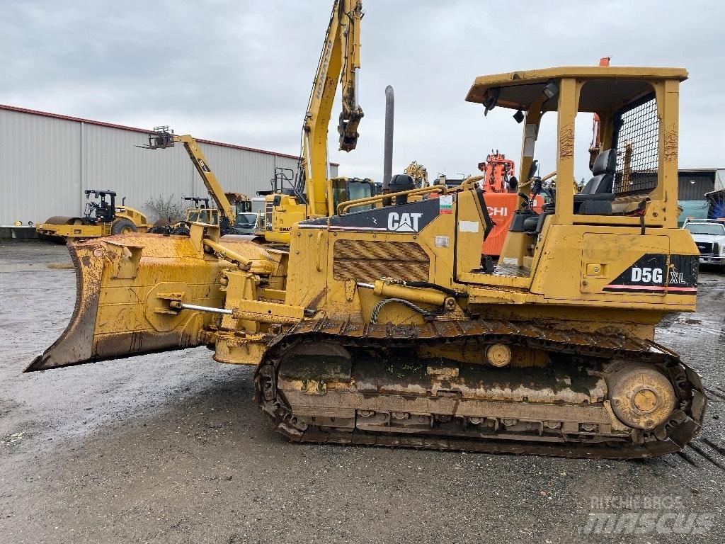 CAT D5G XL Верижни булдозери
