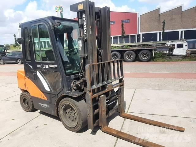 Doosan D 35 C-7 Дизелови камиони