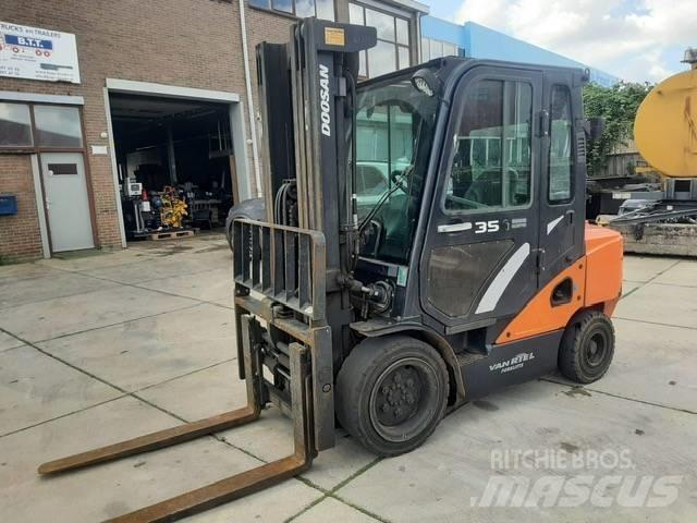 Doosan D 35 C-7 Дизелови камиони