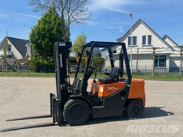 Doosan D30 Plus Дизелови камиони