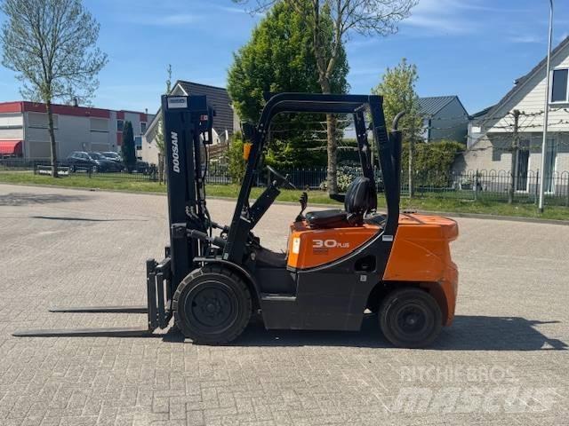 Doosan D30 Plus Дизелови камиони