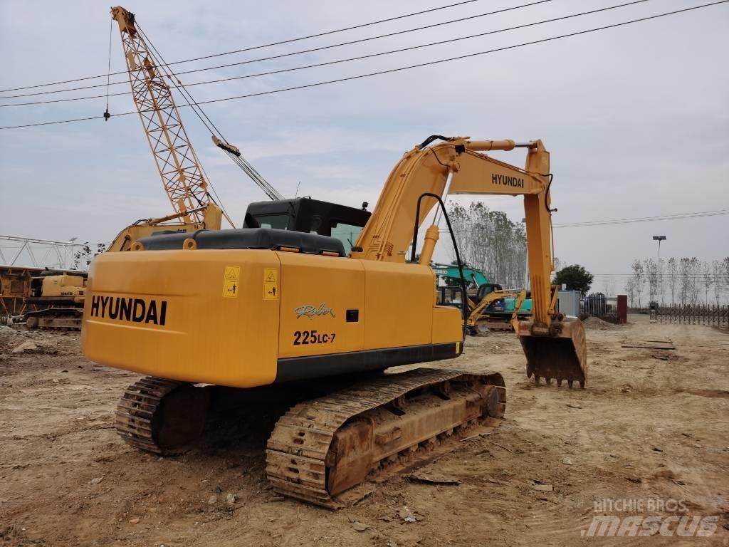 Hyundai R225LC-7 Верижен екскаватор
