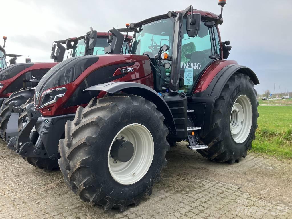 Valtra T225 Versu Трактори