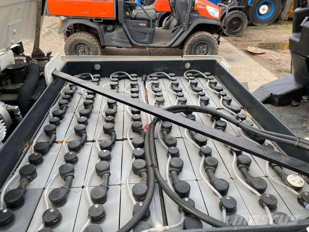 CAT EP30K-PAC Електрически вилични кари-повдигачи