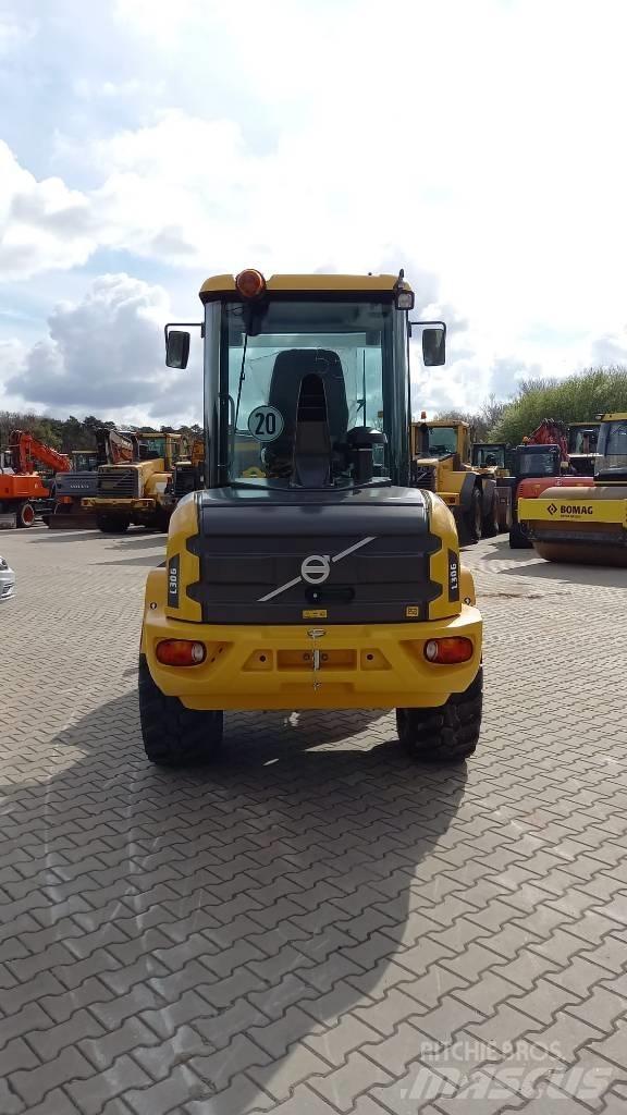 Volvo L 30 G Колесни товарачи
