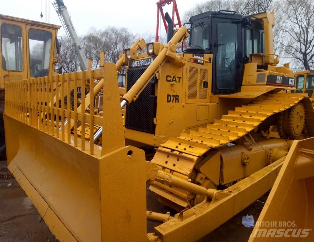 CAT D 7 R Верижни булдозери

