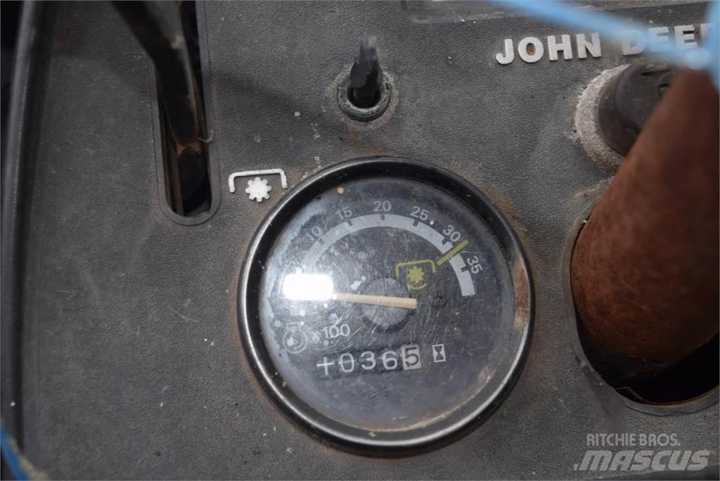 John Deere 755 Трактори