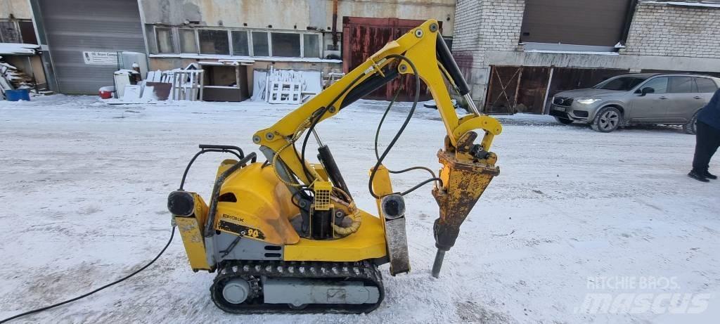 Brokk 90 Багери за разрушаване
