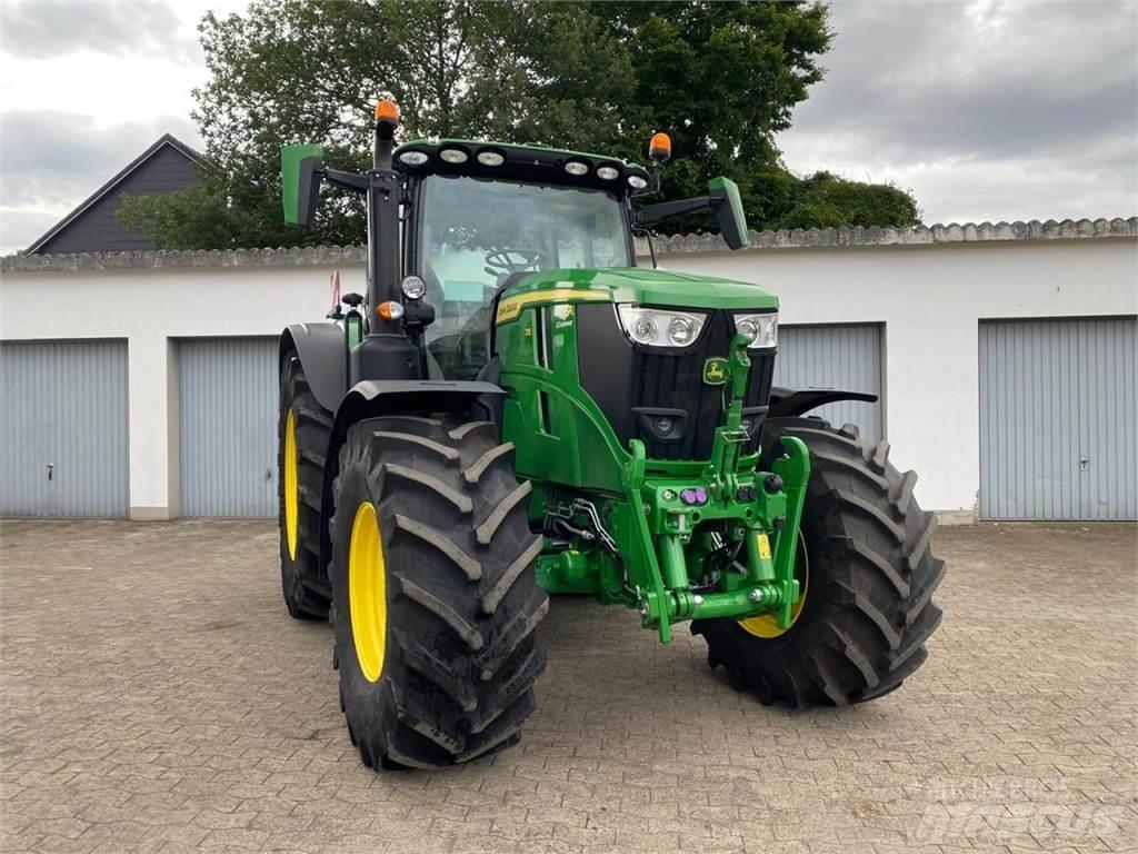 John Deere 6R 215 Трактори