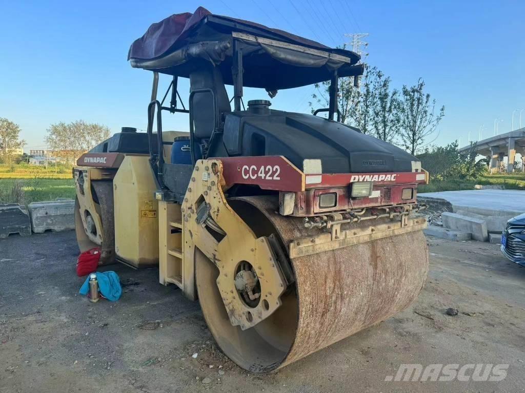 Dynapac CC422 Двойни барабанни ролки
