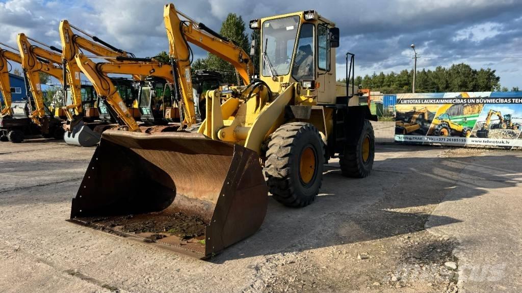Komatsu WA 200 Колесни товарачи