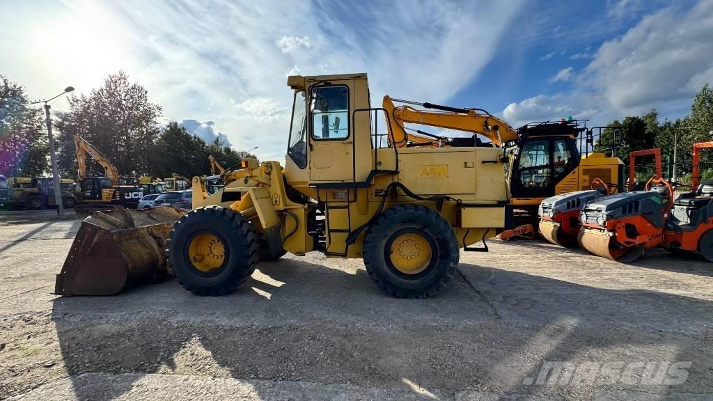 Komatsu WA 200 Колесни товарачи