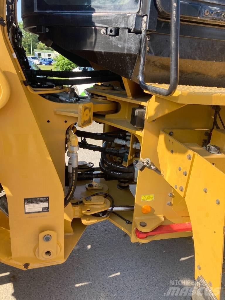 CAT 926M Колесни товарачи
