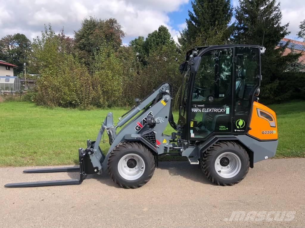 GiANT G 2200 E Многофункционални товарачи
