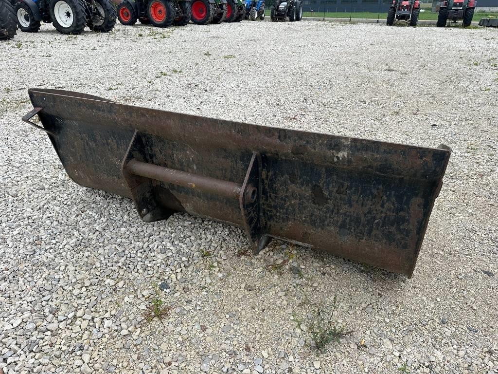  ŁYŻKA MANITOU 2,4 M Други товарещи и копаещи и аксесоари