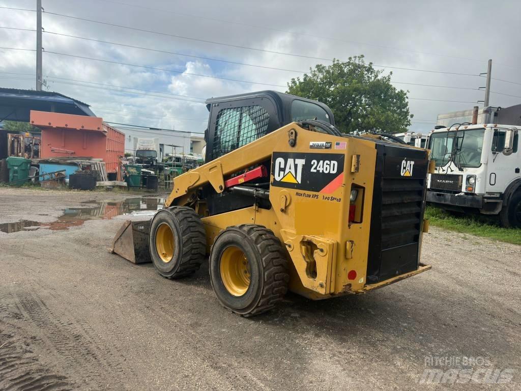 CAT 246 D Мини товарачи
