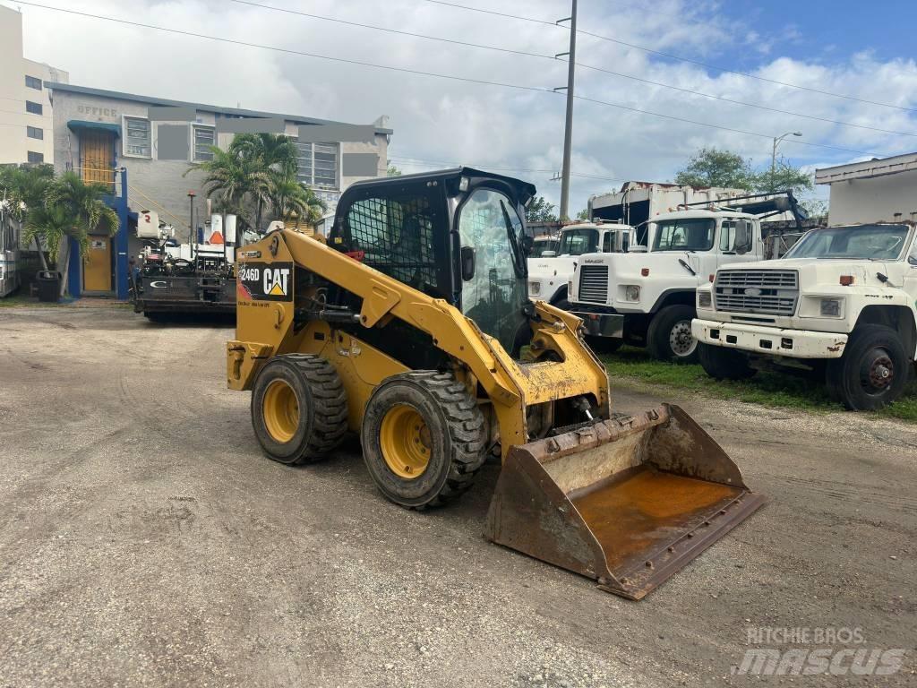 CAT 246 D Мини товарачи

