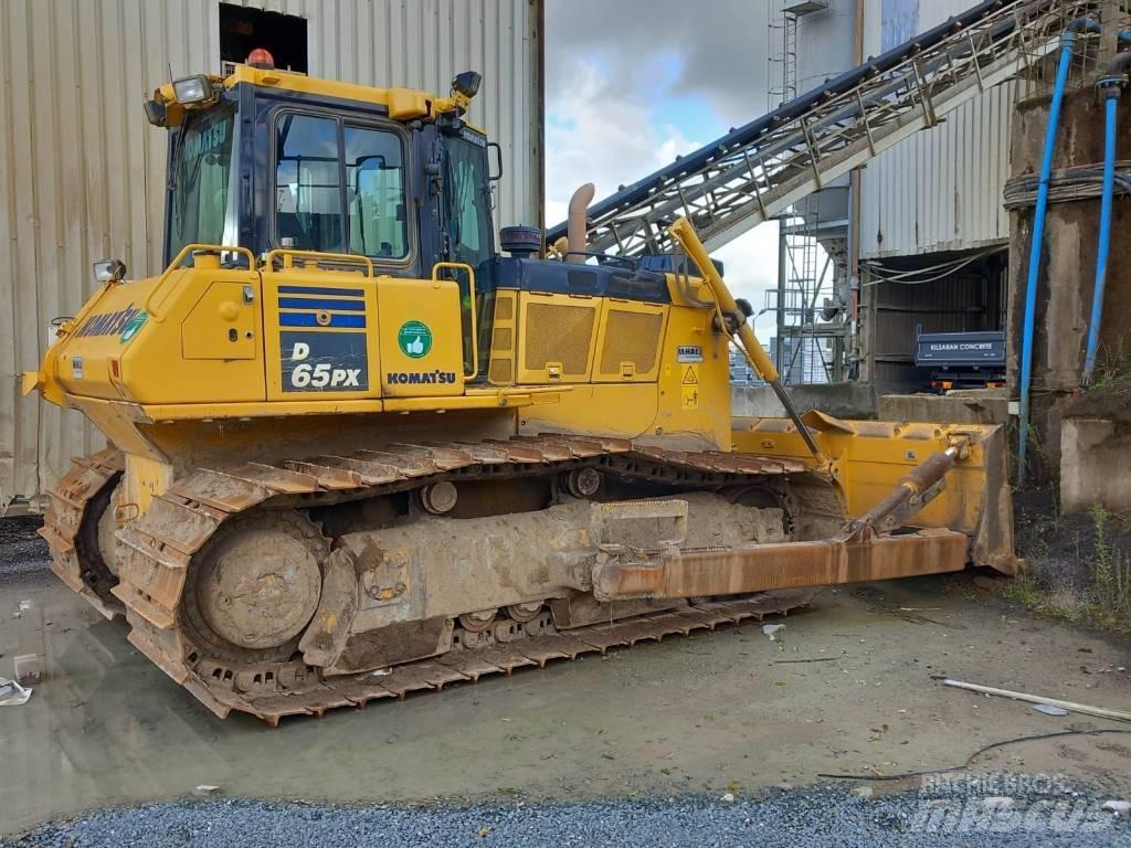 Komatsu D65PX-18 Верижни булдозери
