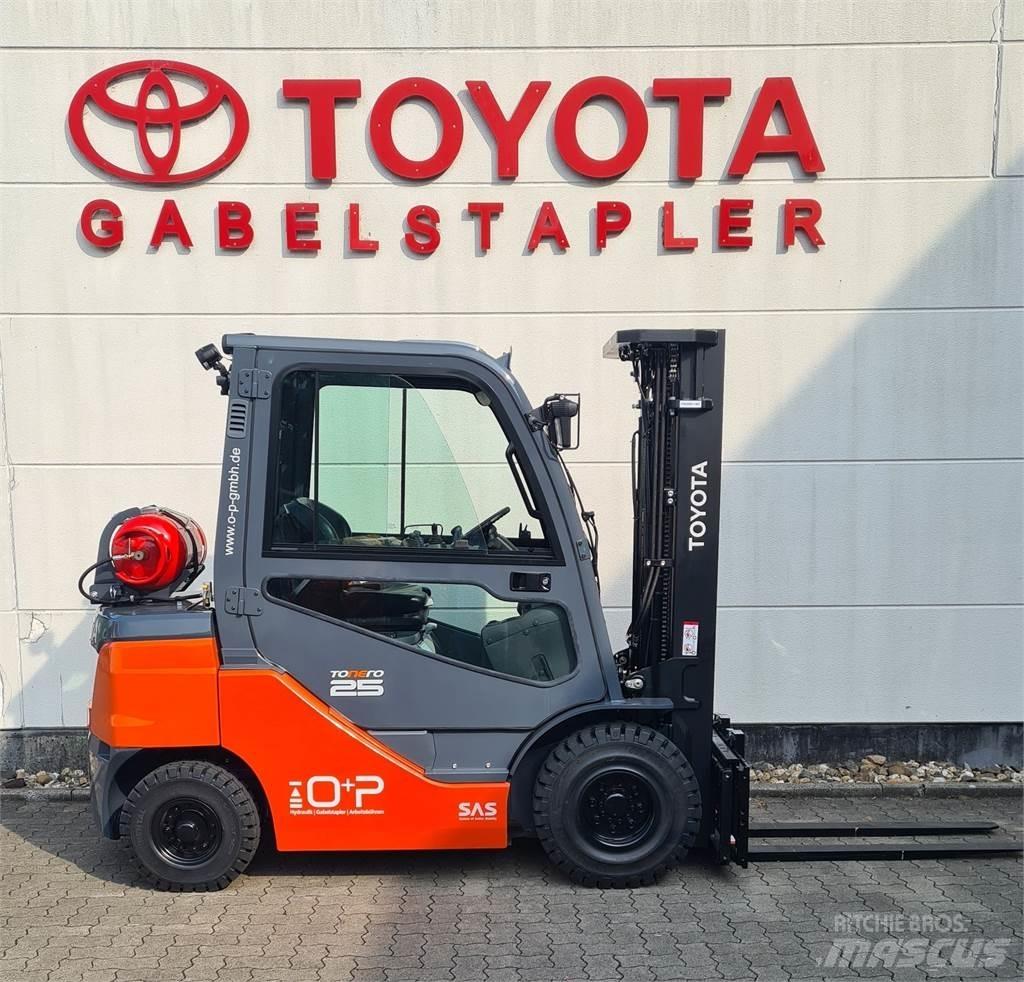 Toyota 02-8FGF25 Камиони с АГУ