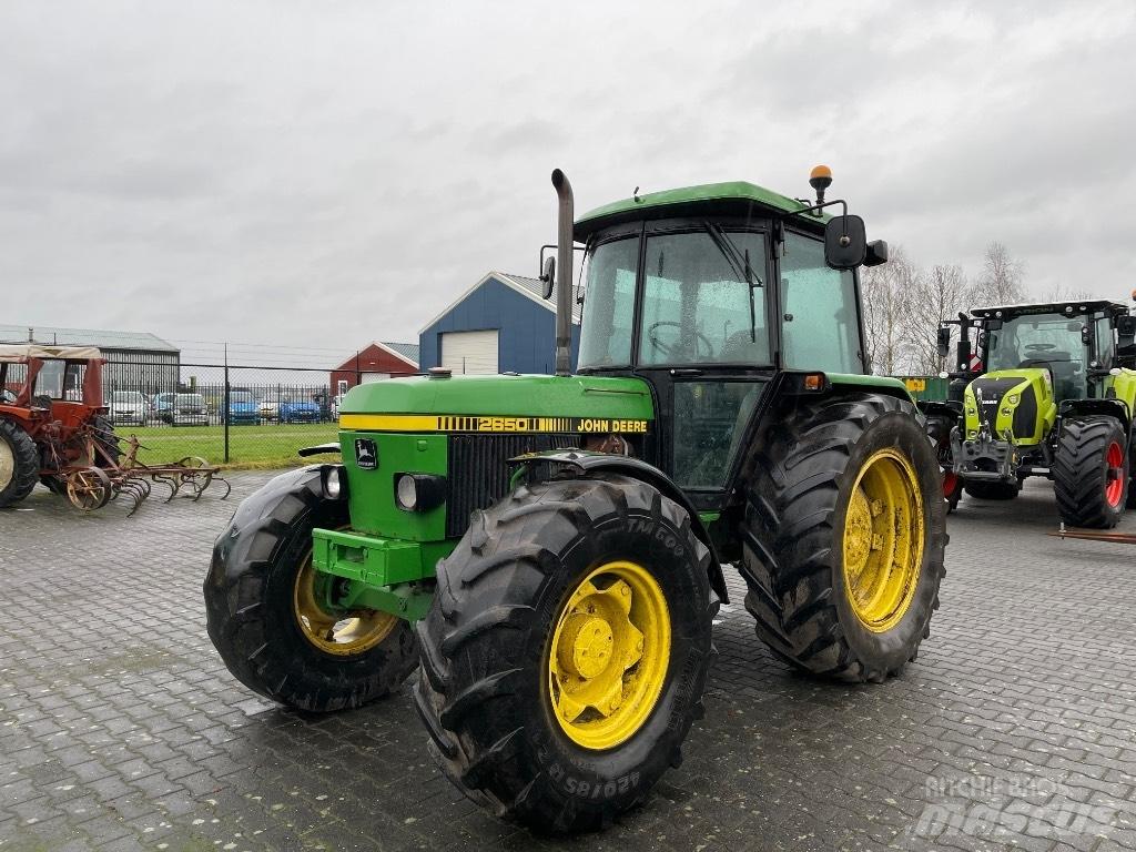 John Deere 2650 Трактори