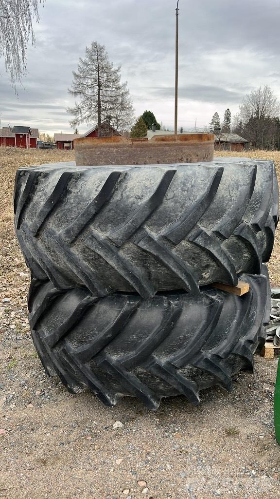 John Deere 4850 Трактори