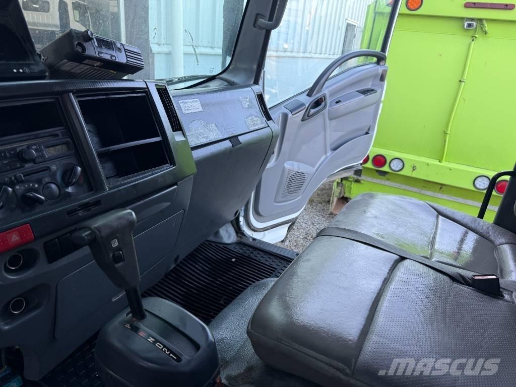 Isuzu NRR Камиони за отпадъци