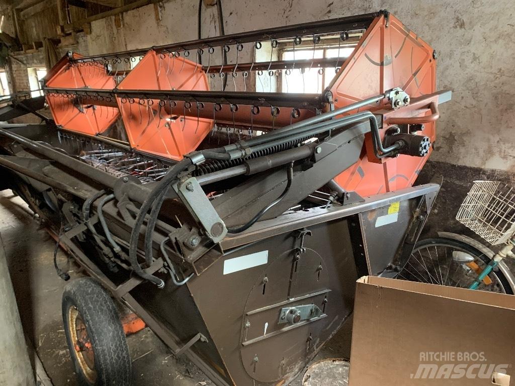 Dronningborg 7200 Комбайни