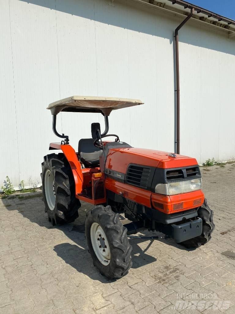 Kubota GL320 Компактни трактори