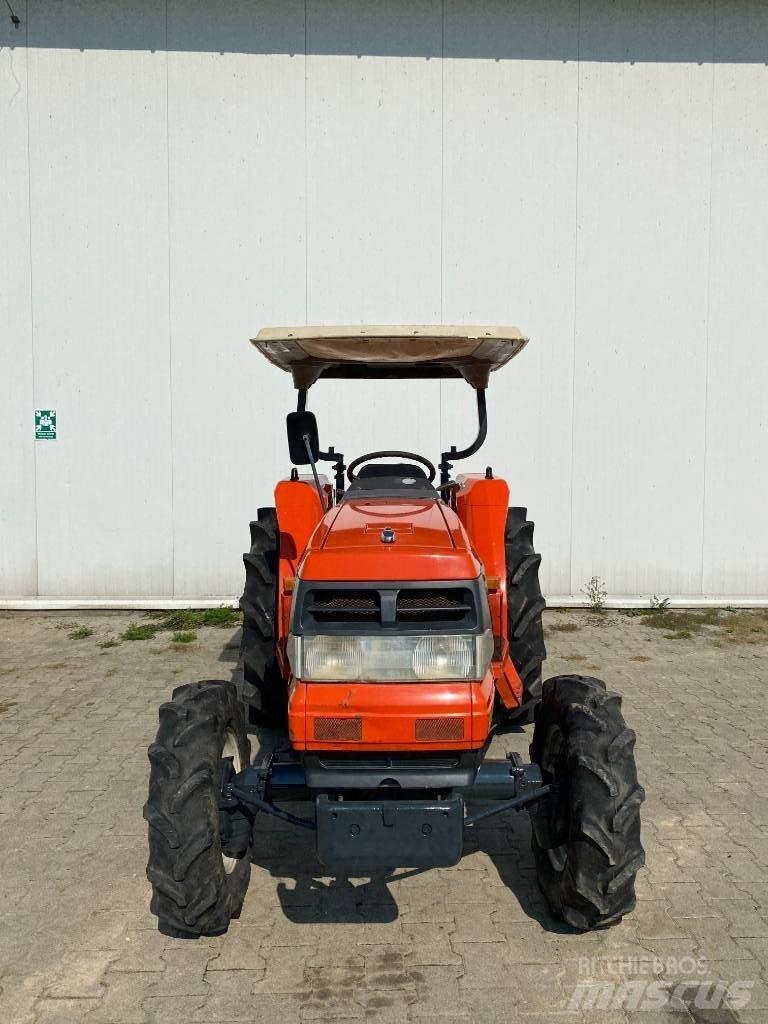 Kubota GL320 Компактни трактори