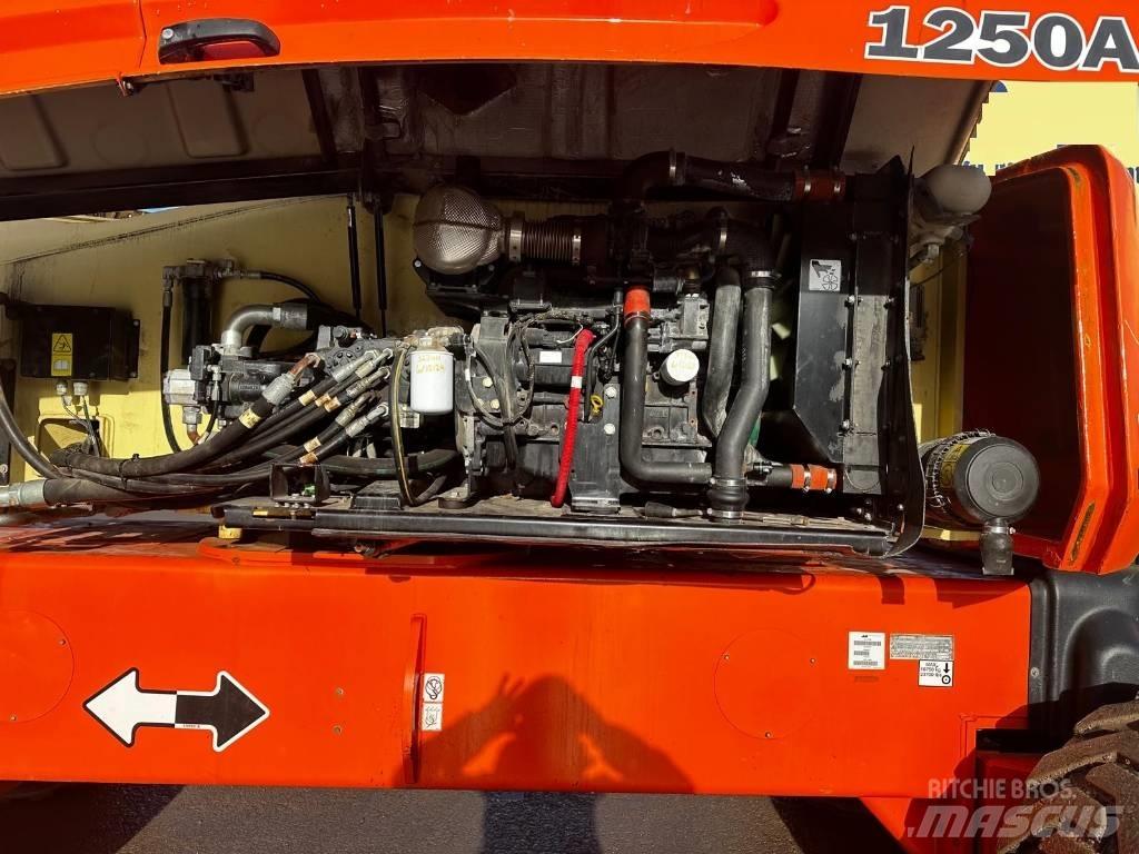 JLG 1250 AJP Съчленени стрелови подемници
