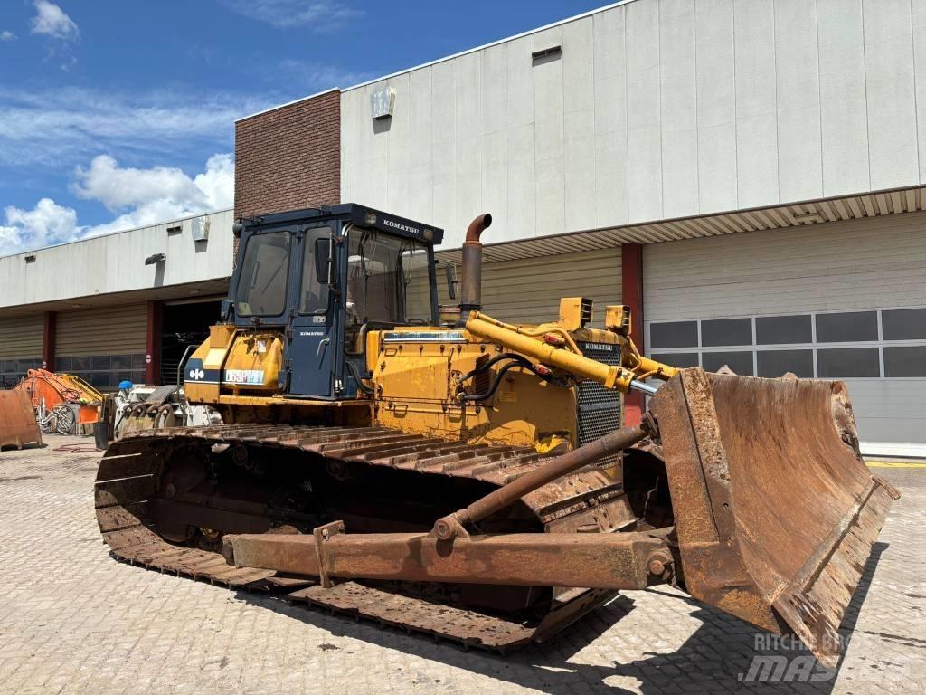Komatsu D65PX-8 Верижни булдозери
