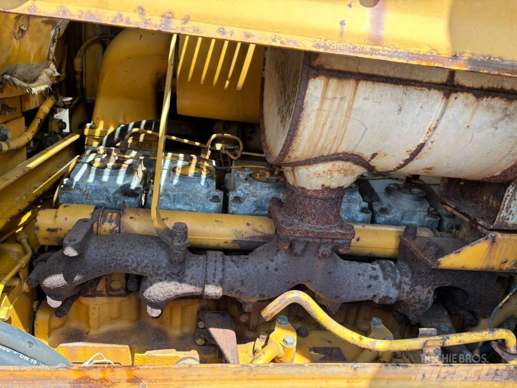 Komatsu D65PX-8 Верижни булдозери
