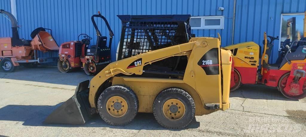 CAT 216 Мини товарачи
