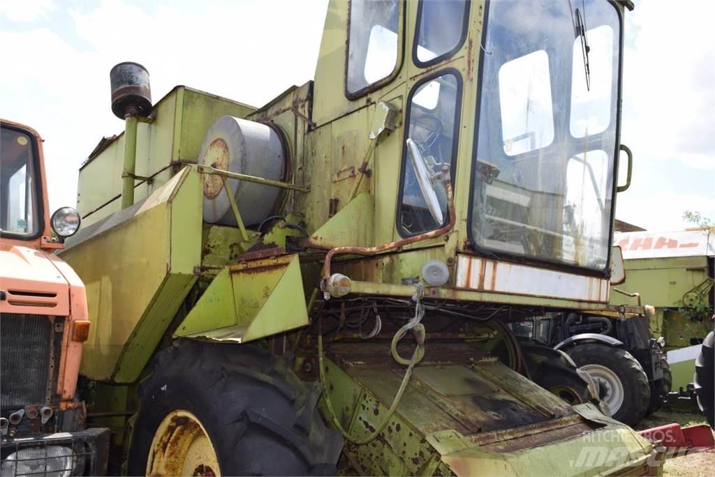 CLAAS Dominator 80 Комбайни