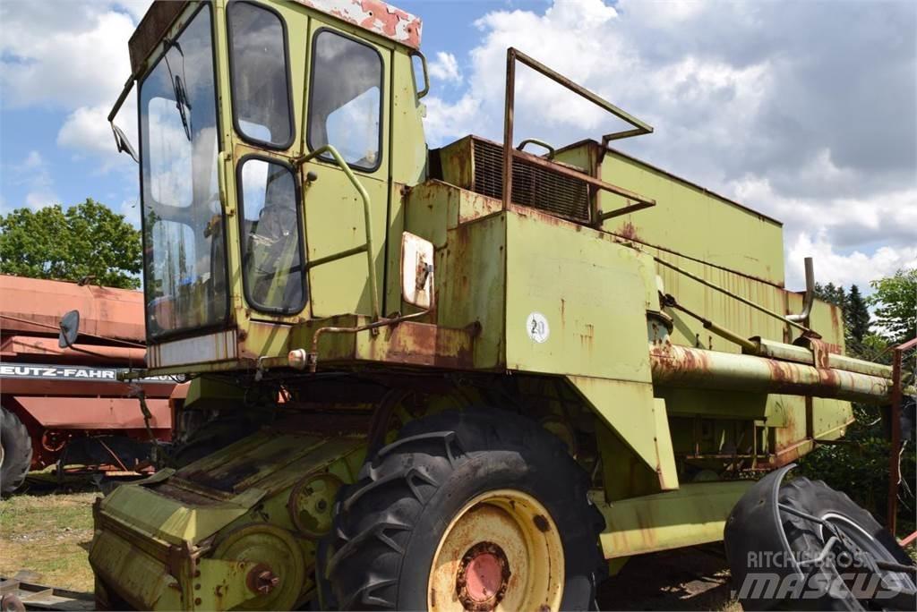 CLAAS Dominator 80 Комбайни