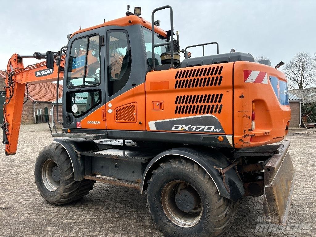 Doosan DX 170 W Колесни екскаватори