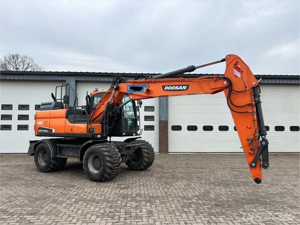 Doosan DX 170 W Колесни екскаватори