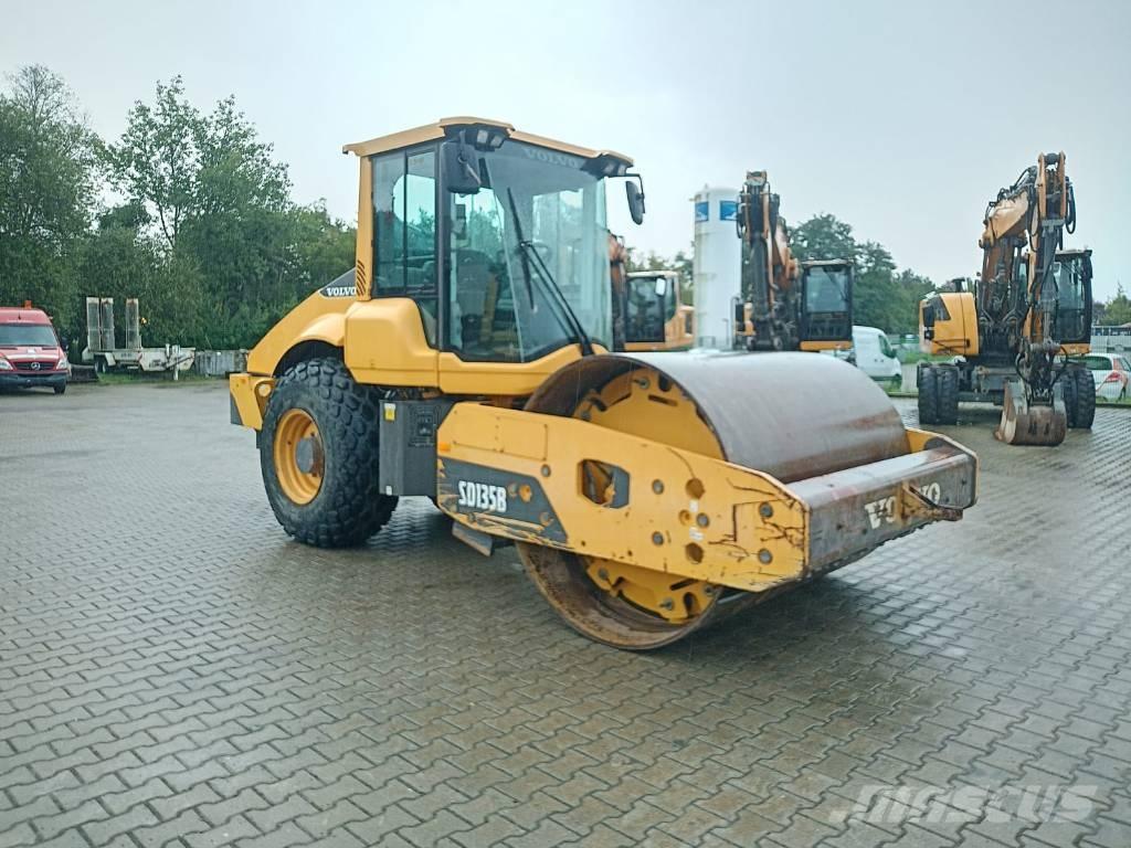 Volvo SD 135 B Еднобарабанни ролки
